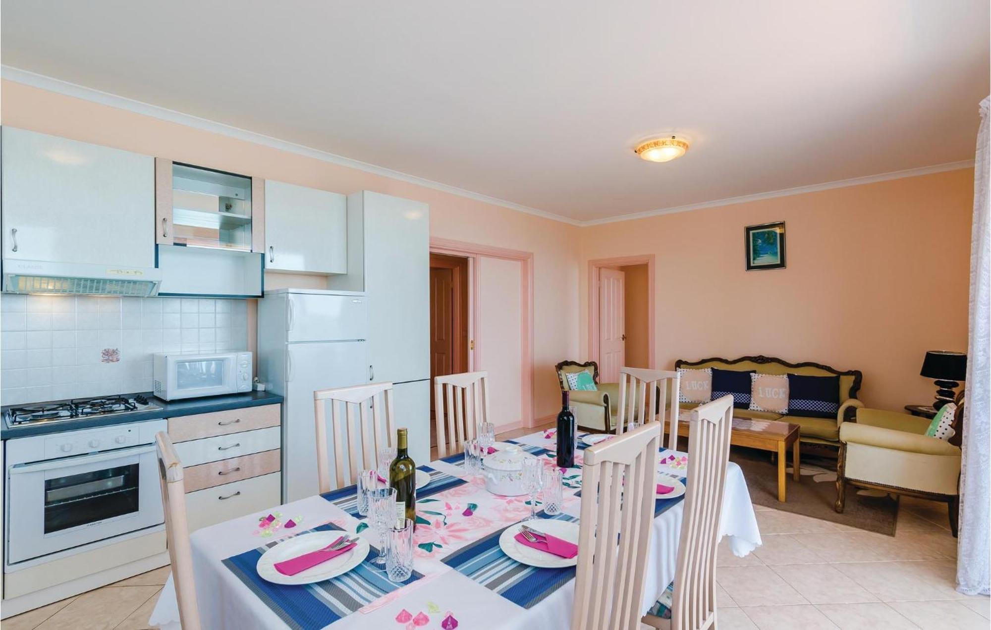 3 Bedroom Beautiful Apartment In Orasac Exteriér fotografie