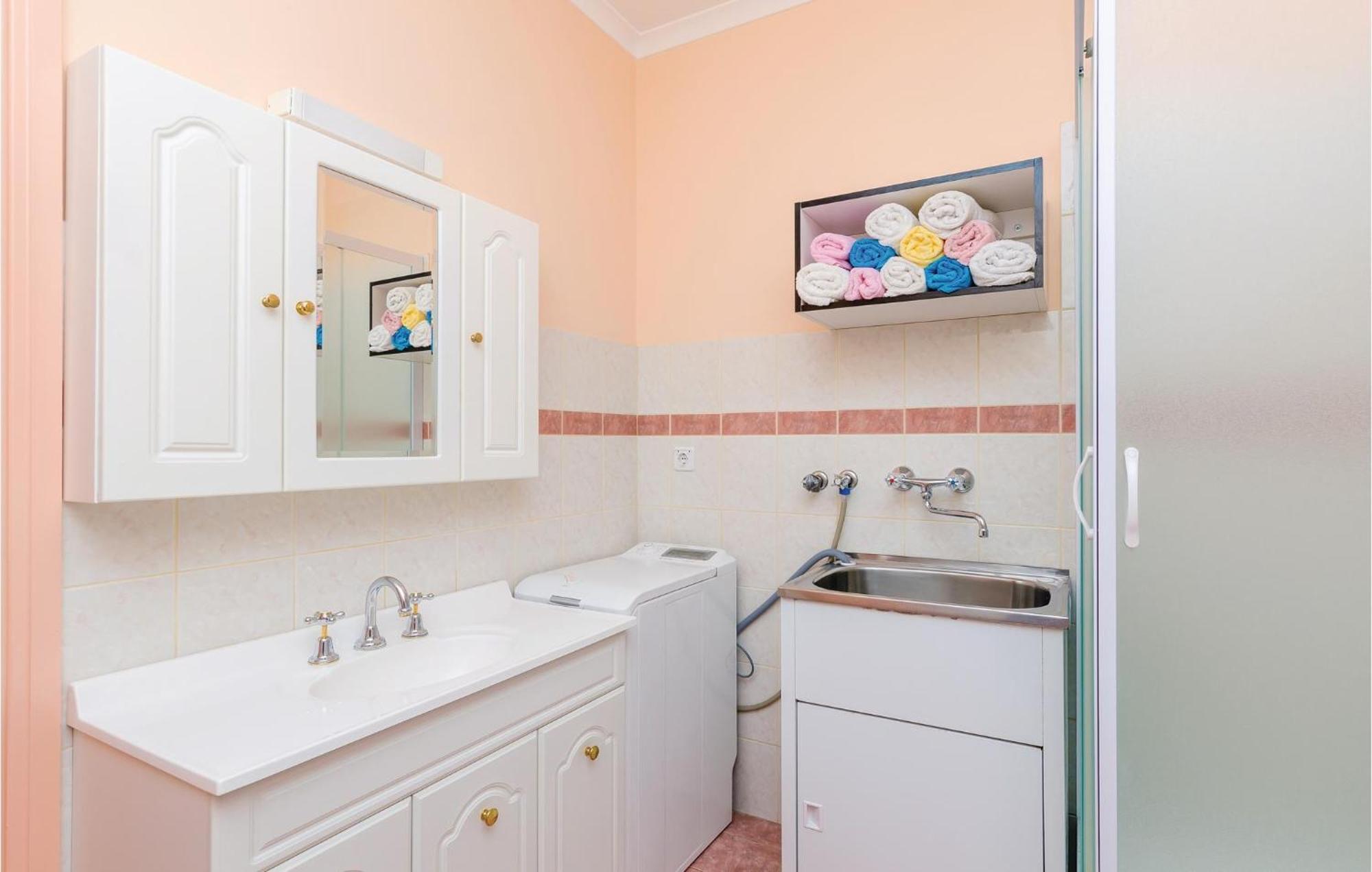 3 Bedroom Beautiful Apartment In Orasac Exteriér fotografie