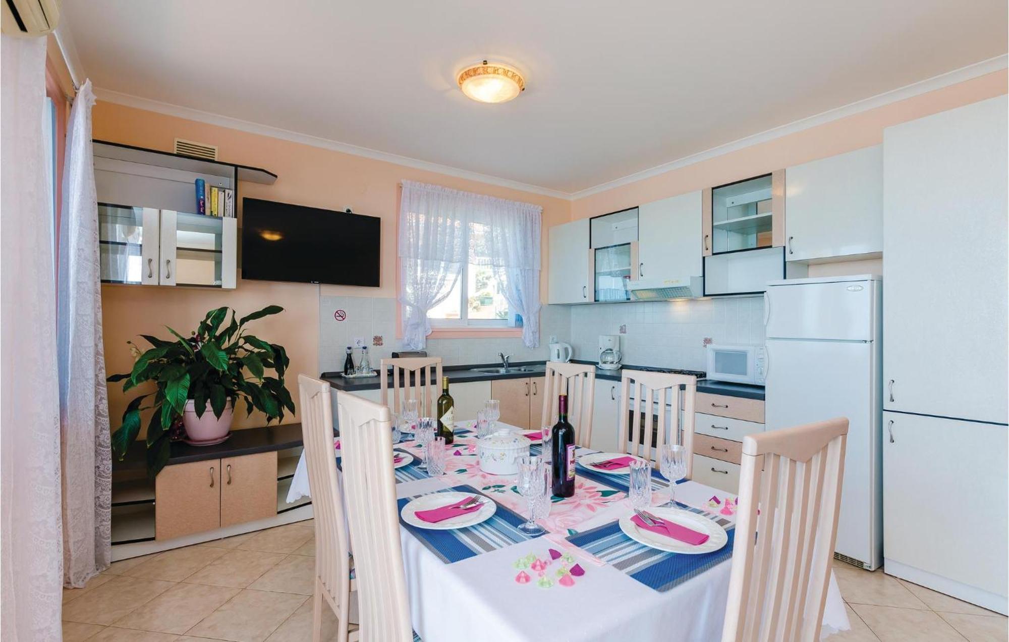 3 Bedroom Beautiful Apartment In Orasac Exteriér fotografie