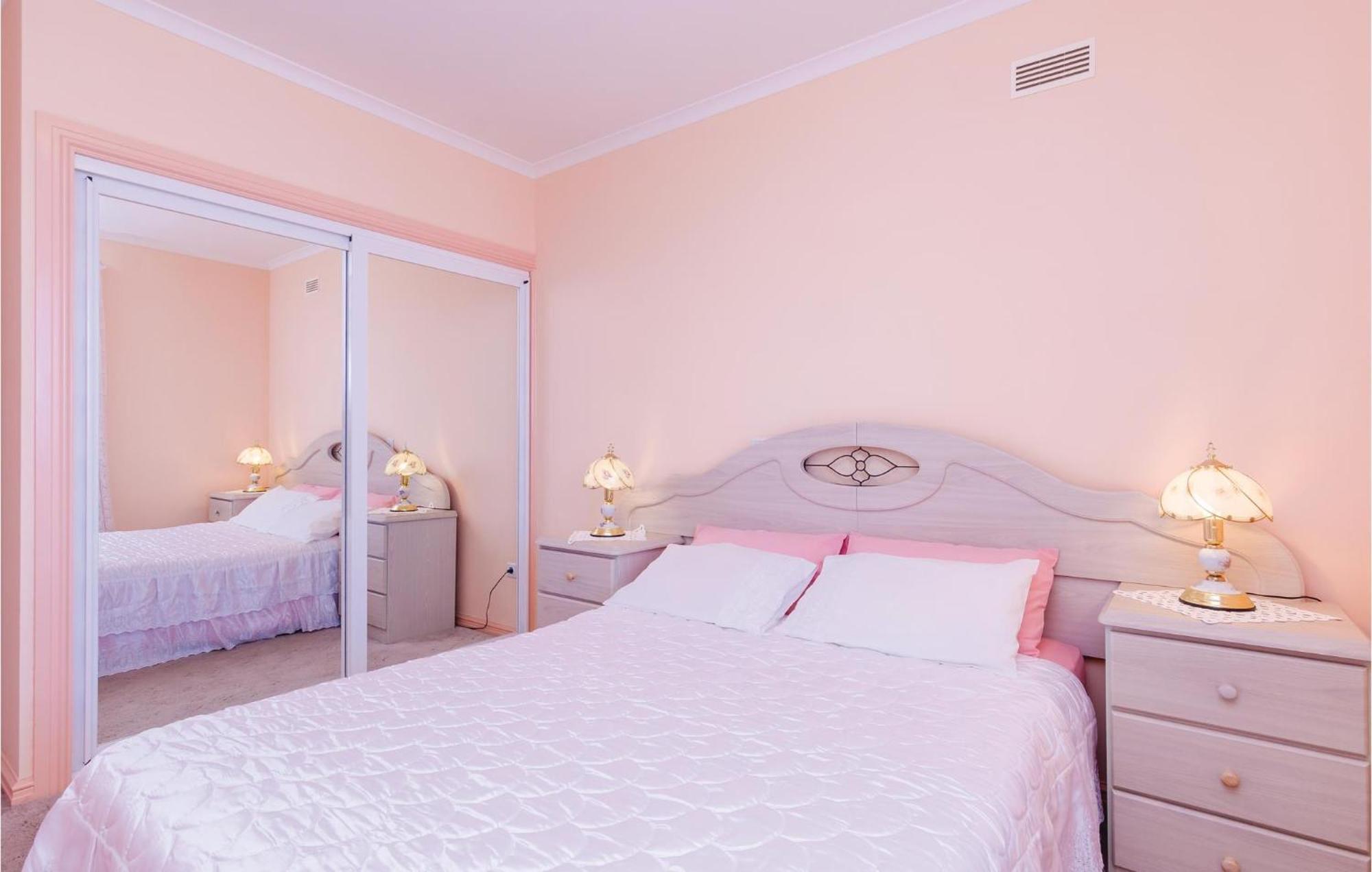 3 Bedroom Beautiful Apartment In Orasac Exteriér fotografie